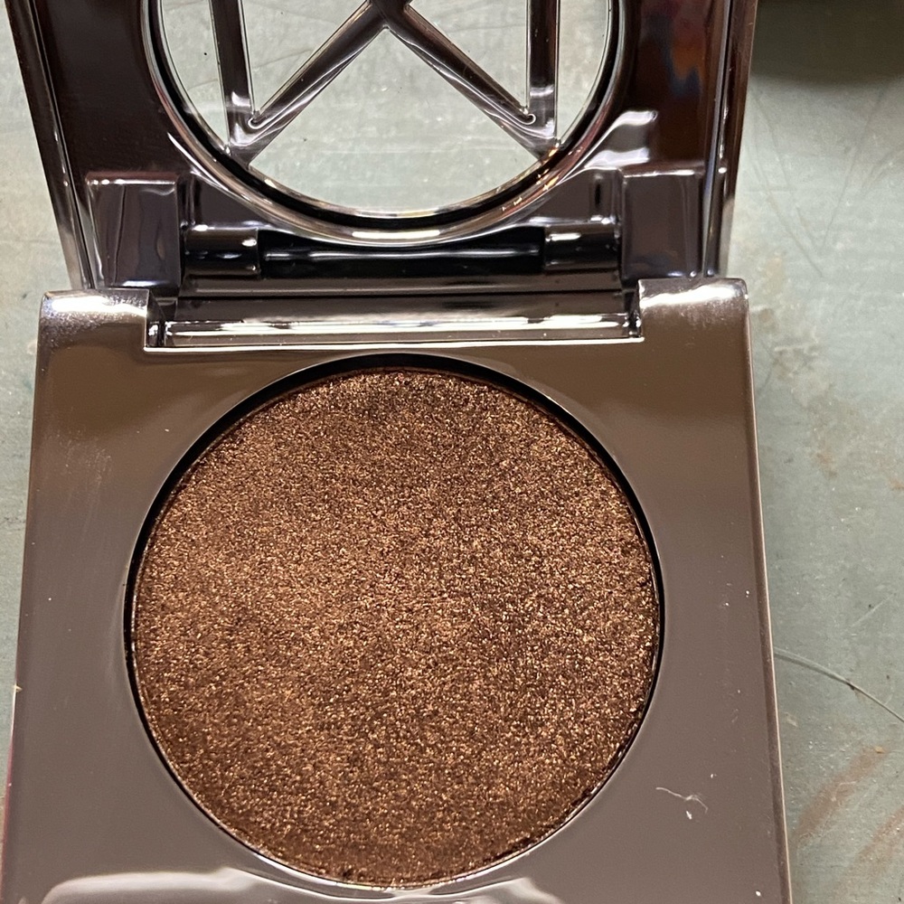 Eyeshadow - Picture 3 of 5